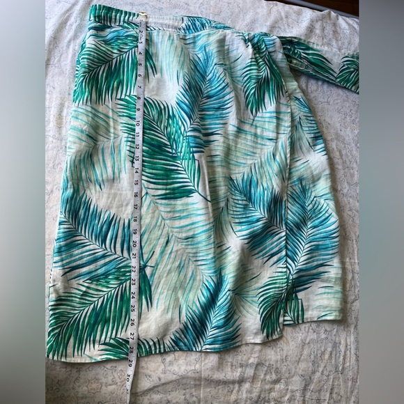 Tahari Green Knee-Length Pencil Skirt with Slit - Picture 7 of 12